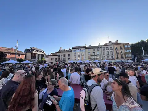Foto de la noticia «Jaca brinda con Somontano en Ruta en una Plaza Biscós…»