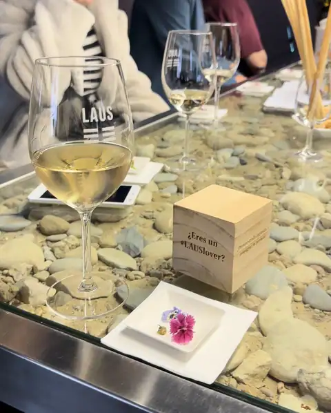 «LAUS & Flores», foto 1 de 1